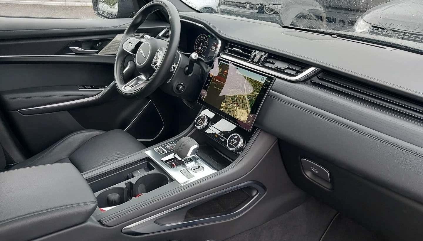 Jaguar F-Pace S AWD Plug-In Hybrid 11