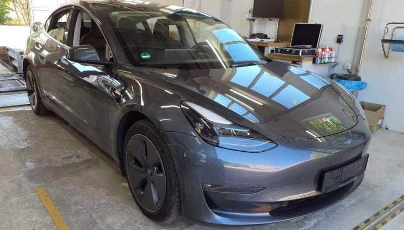 Tesla Model 3 Long Range Dual AWD 2