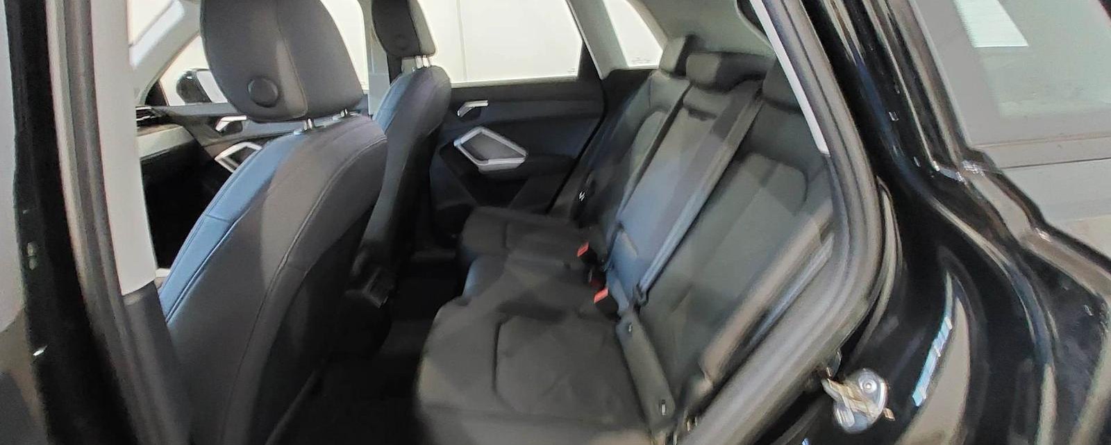 Audi Q3 45 TFSI e basis 9