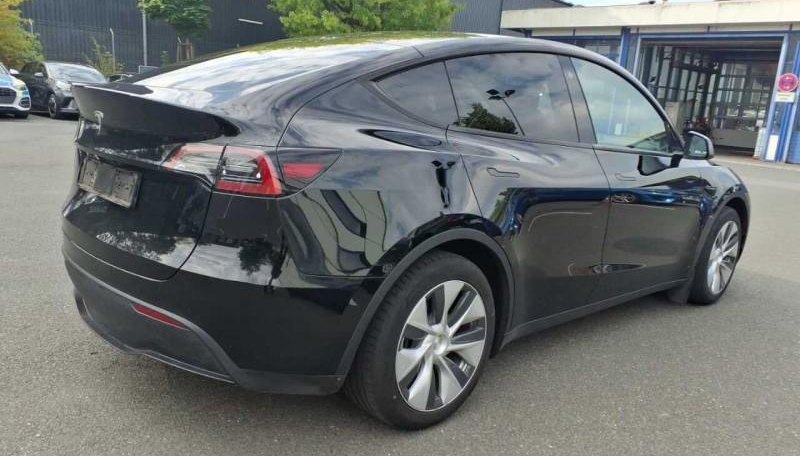 Tesla Model Y Basis RWD 8