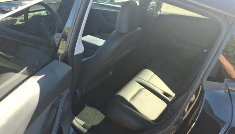 Tesla Model Y Long Range Dual AWD 5