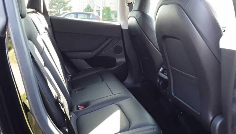 Tesla Model Y Long Range Dual AWD 6