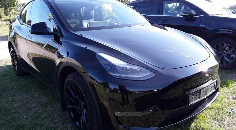Tesla Model Y Long Range Dual AWD 7