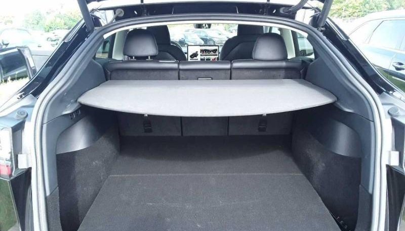 Tesla Model Y Long Range Dual AWD 8