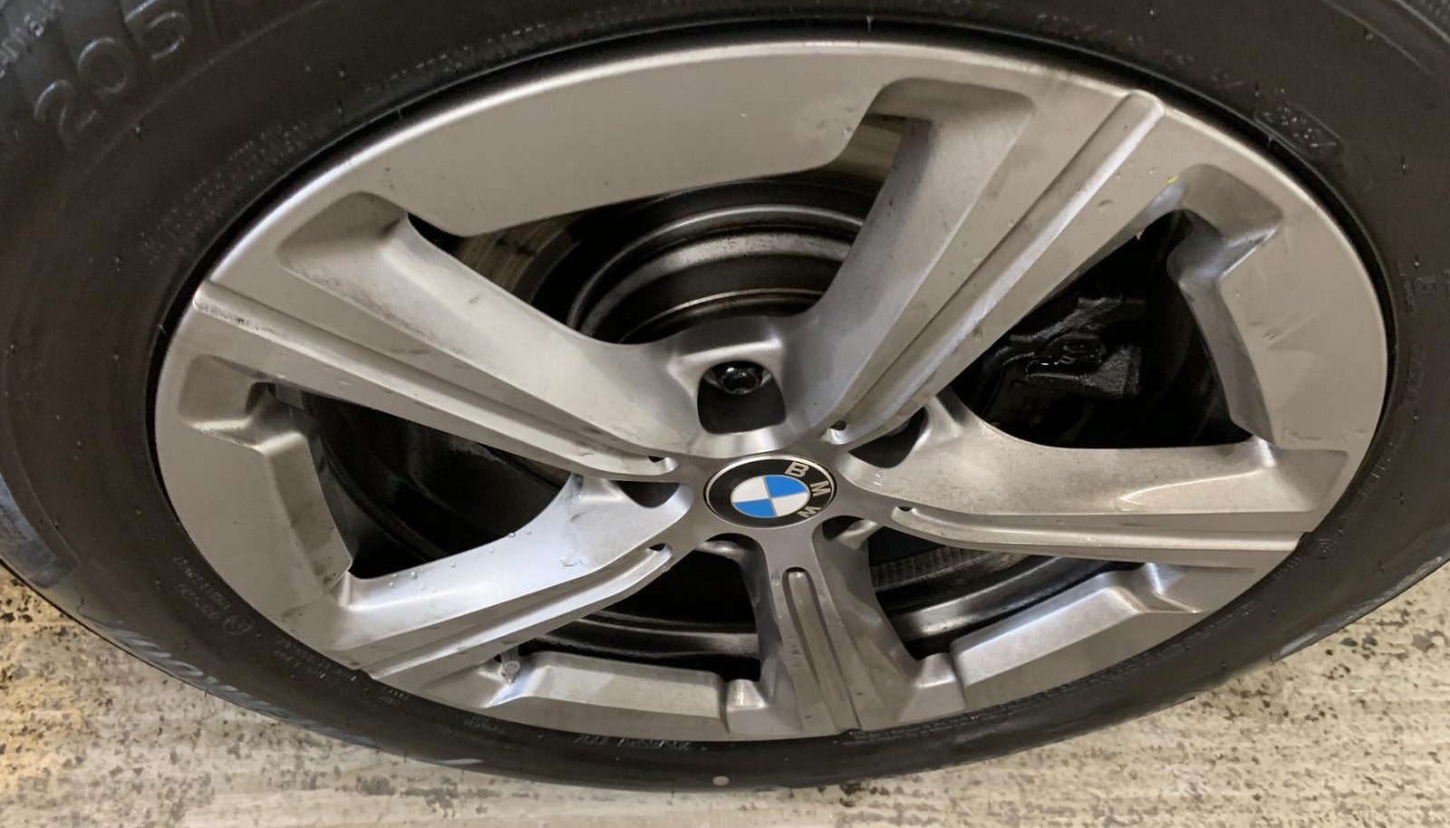 BMW X1 23d xDrive NAVI/AHKLED/DRIVING ASS 7