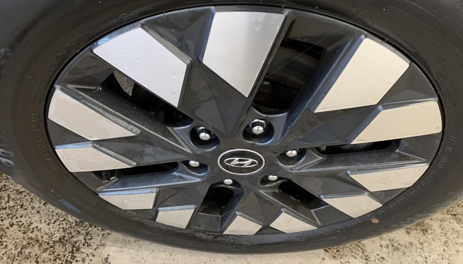 Hyundai Staria Signature 4WD 12