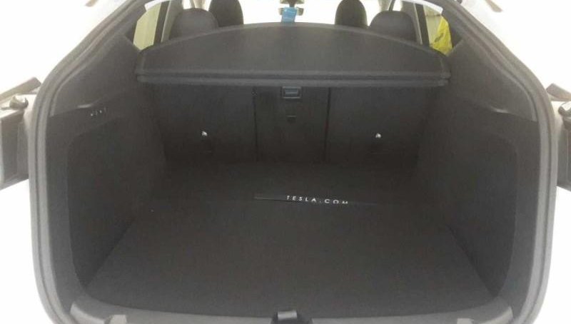 Tesla Model Y Long Range Dual AWD 11
