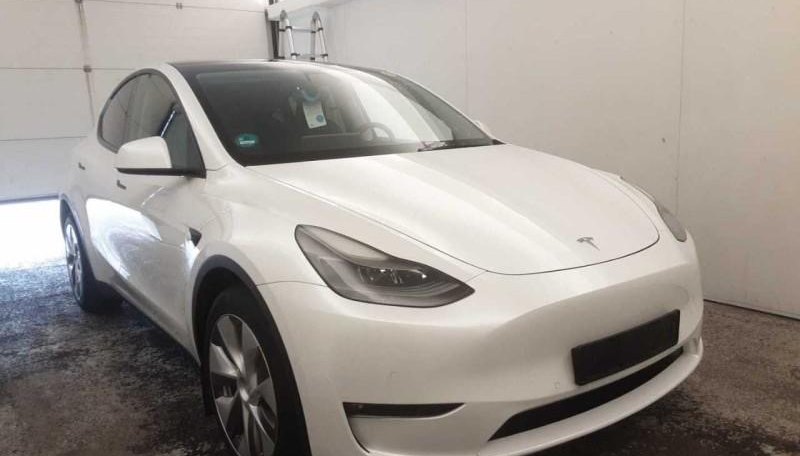 Tesla Model Y Long Range Dual AWD 2