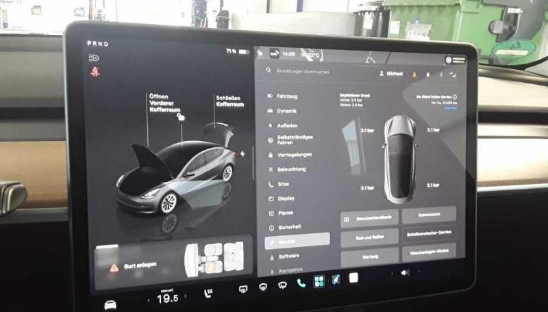 Tesla Model 3 Long Range Dual AWD 10