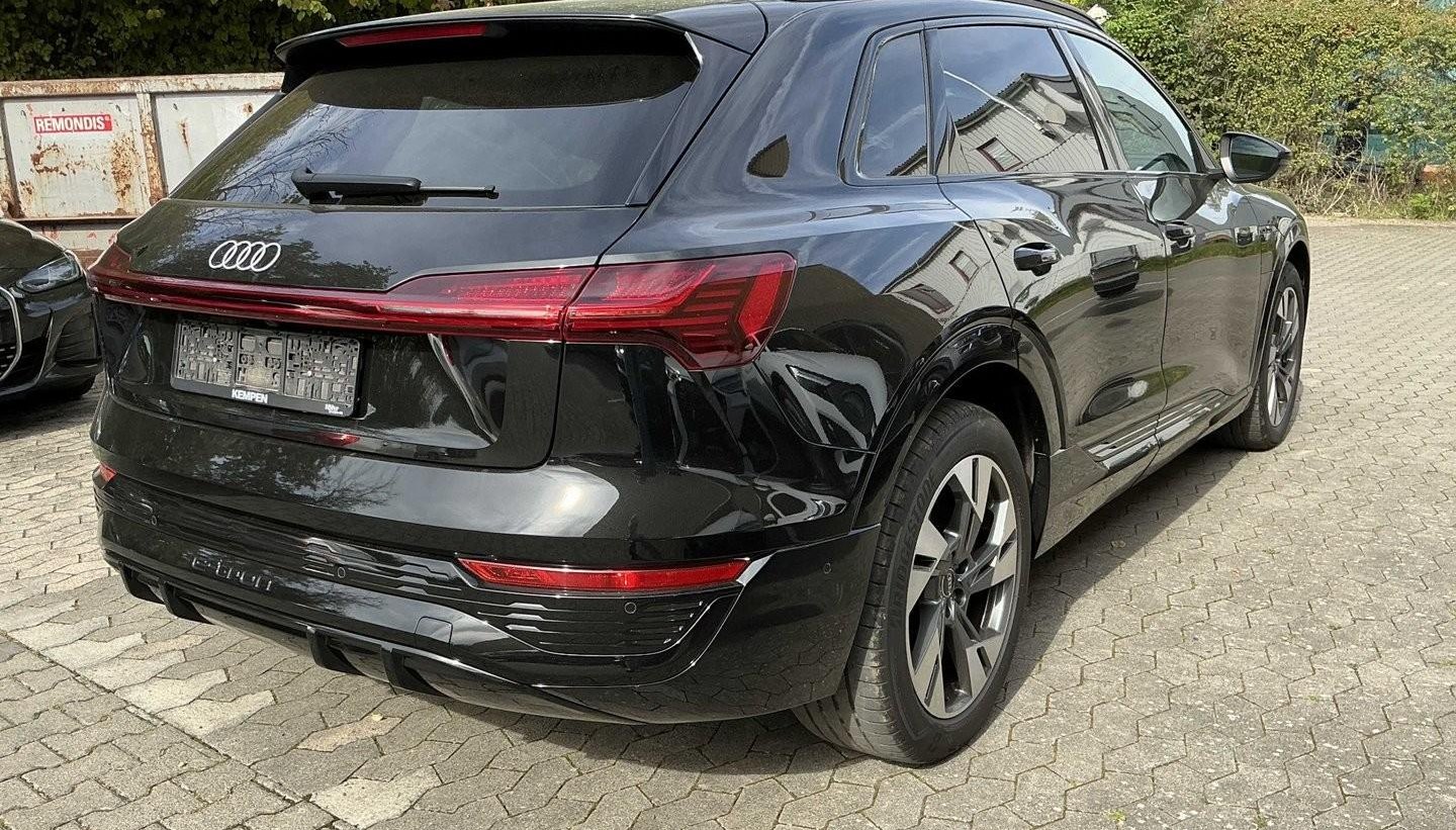 Audi Q8 S-Line 2