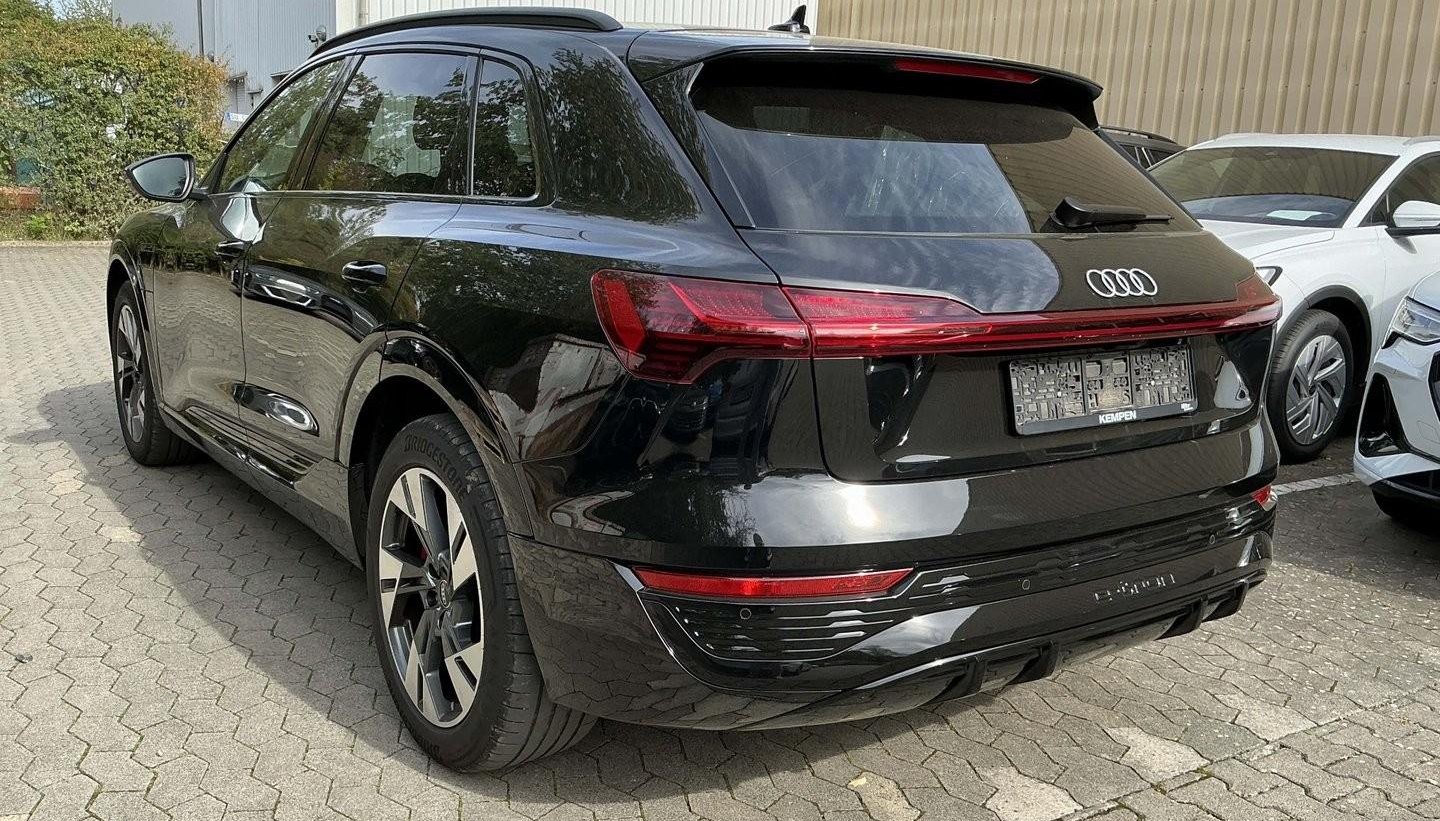 Audi Q8 S-Line 6
