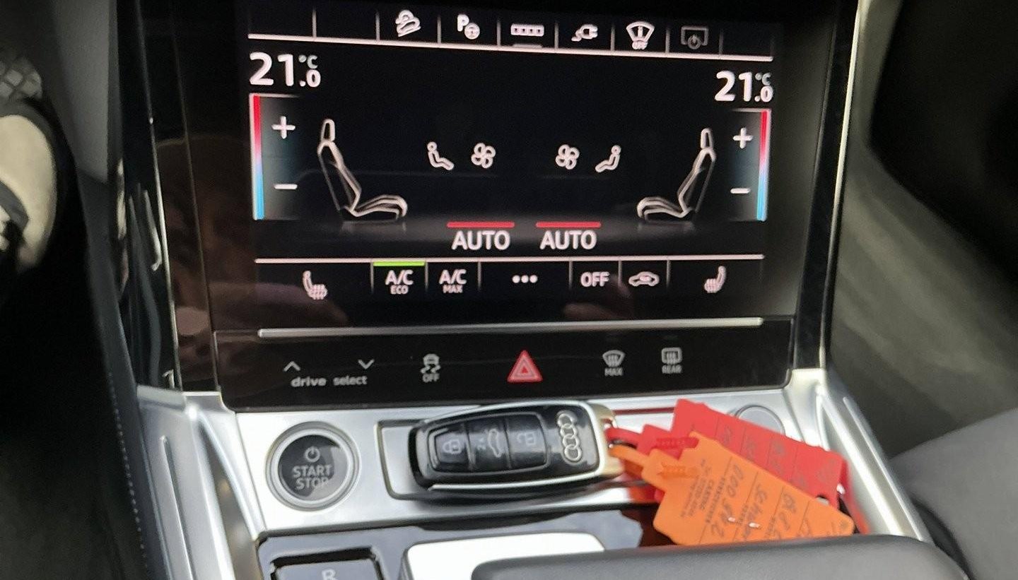Audi Q8 S-Line 9
