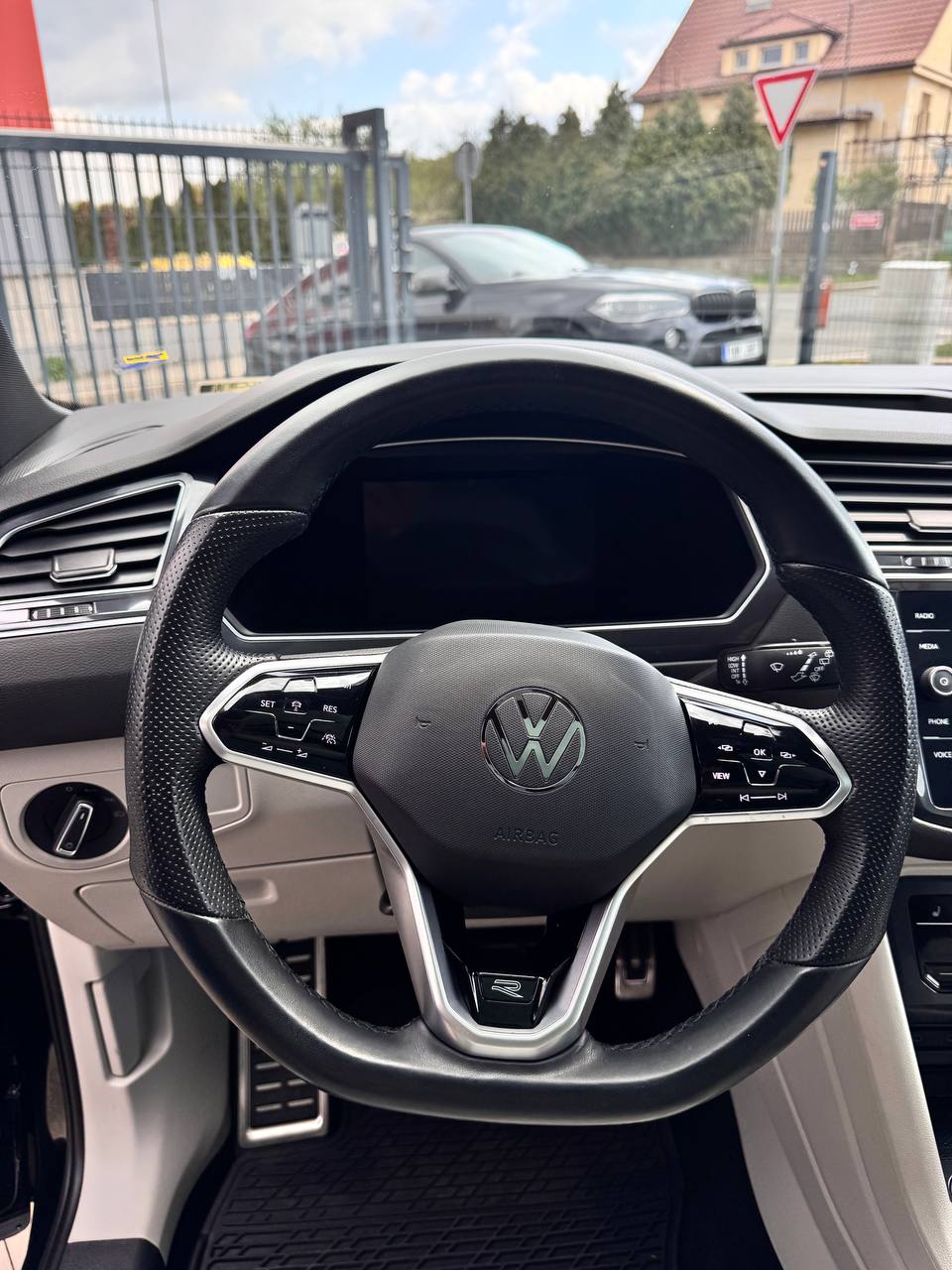 VW Tiguan R-line 10