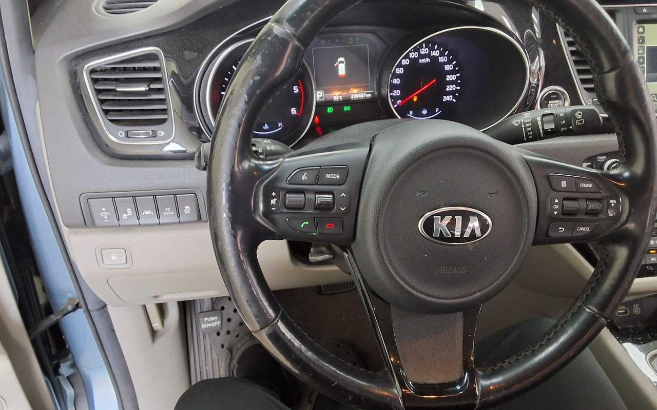 Kia Carnival 2.2 CRDi 8
