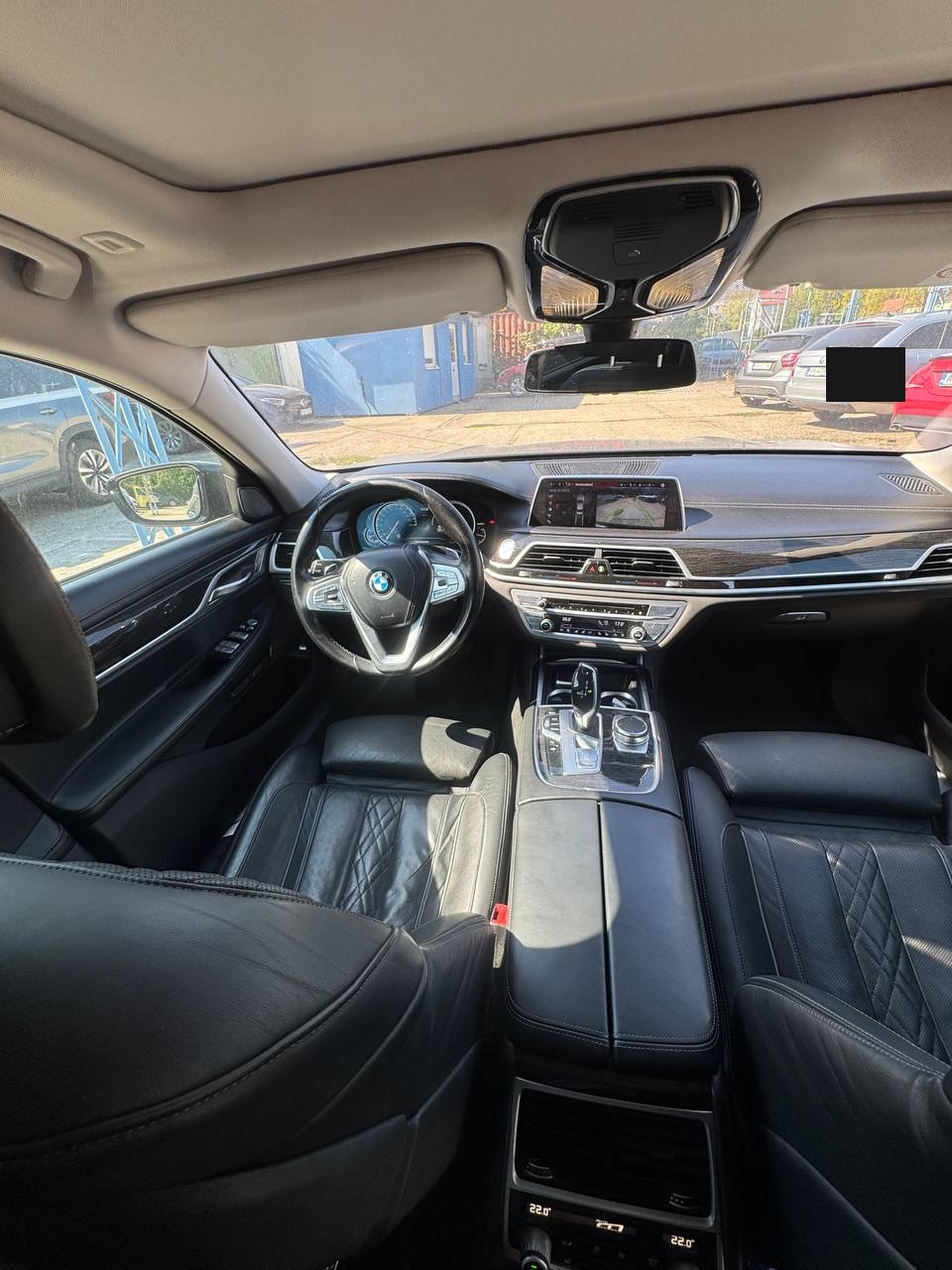 BMW 750i Individual M Sport 2017 9