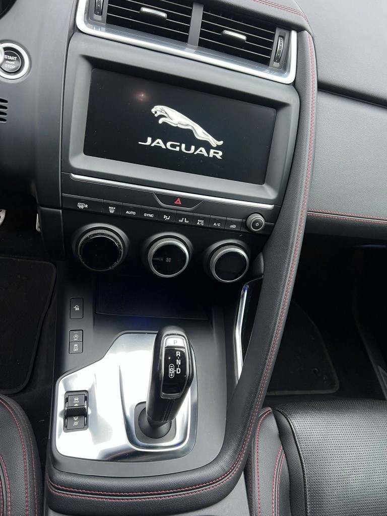 Jaguar E-Pace R-Dynamic 10