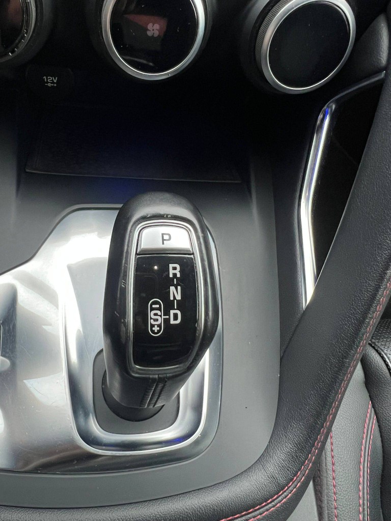 Jaguar E-Pace R-Dynamic 17