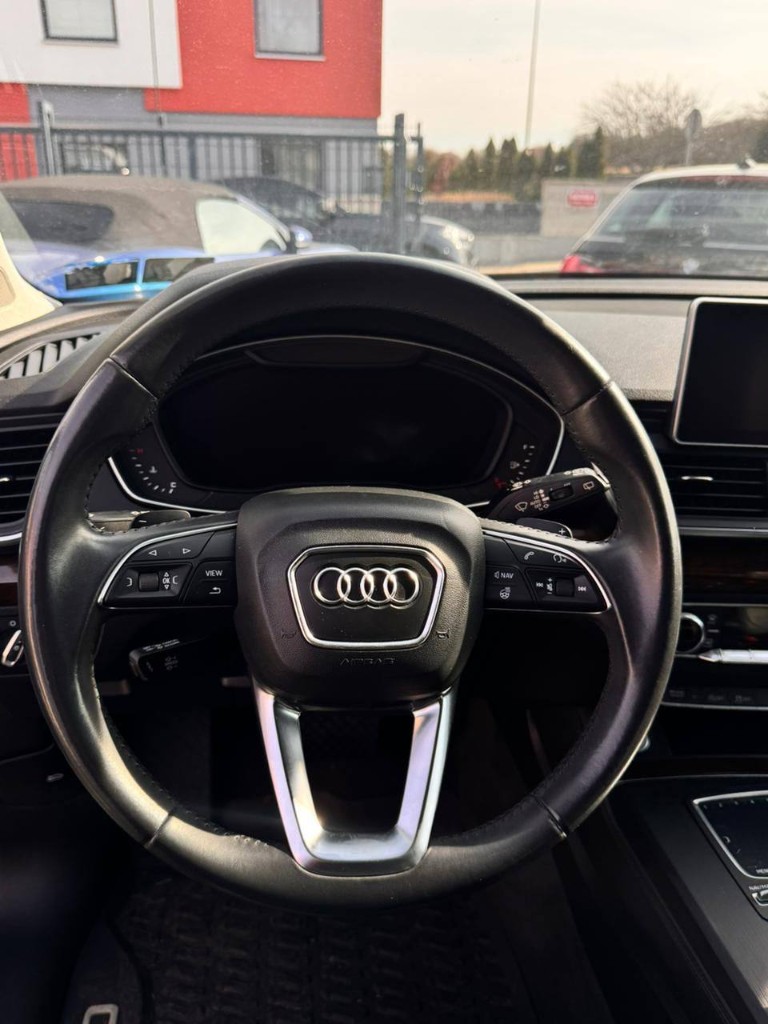 Audi Q5 quattro 8