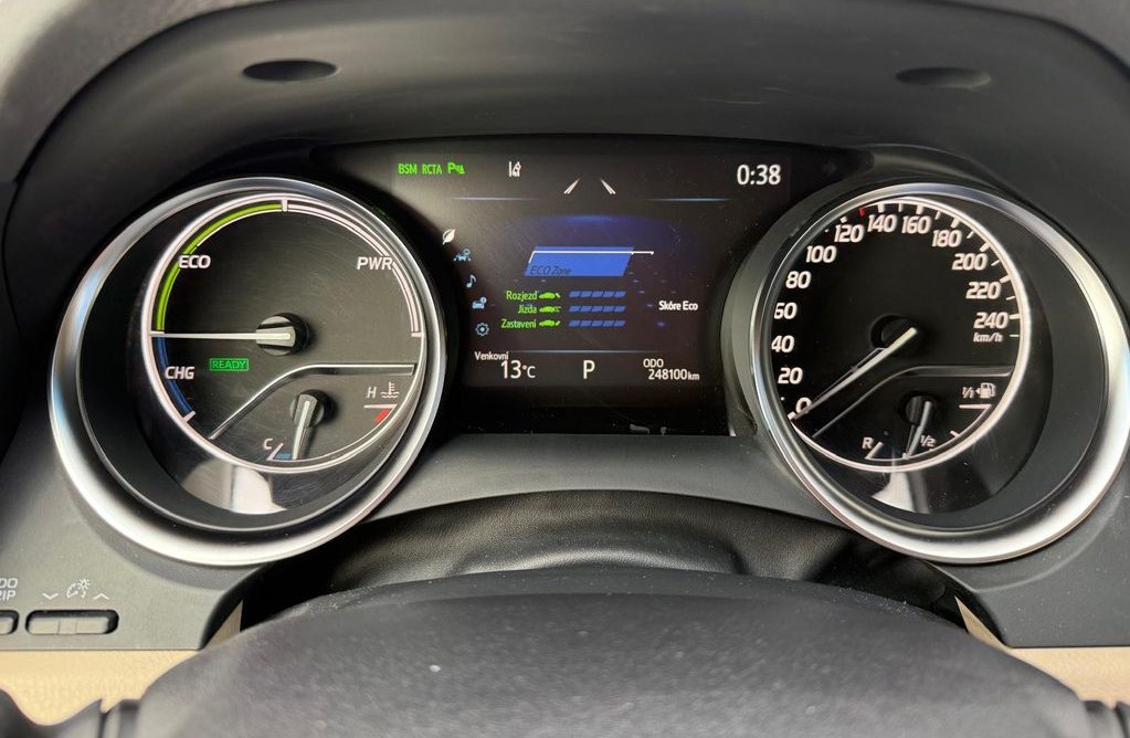 Toyota Camry 2.5 Hybrid 2019 16