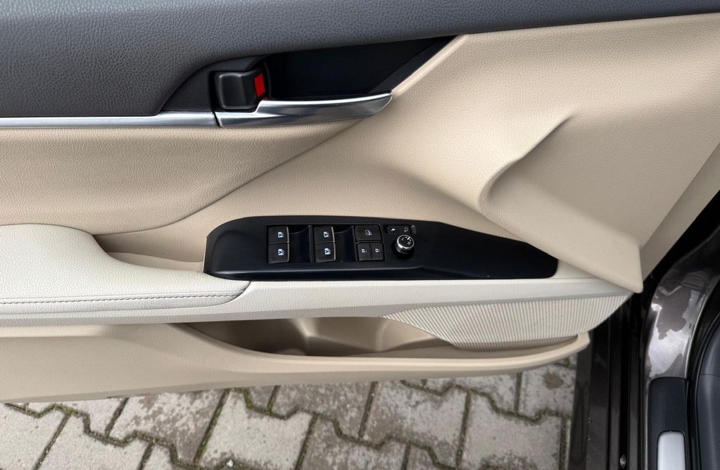 Toyota Camry 2.5 Hybrid 2019 12