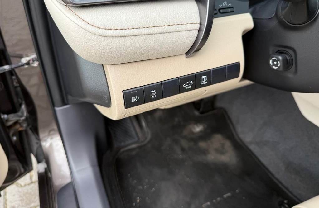 Toyota Camry 2.5 Hybrid 2019 13