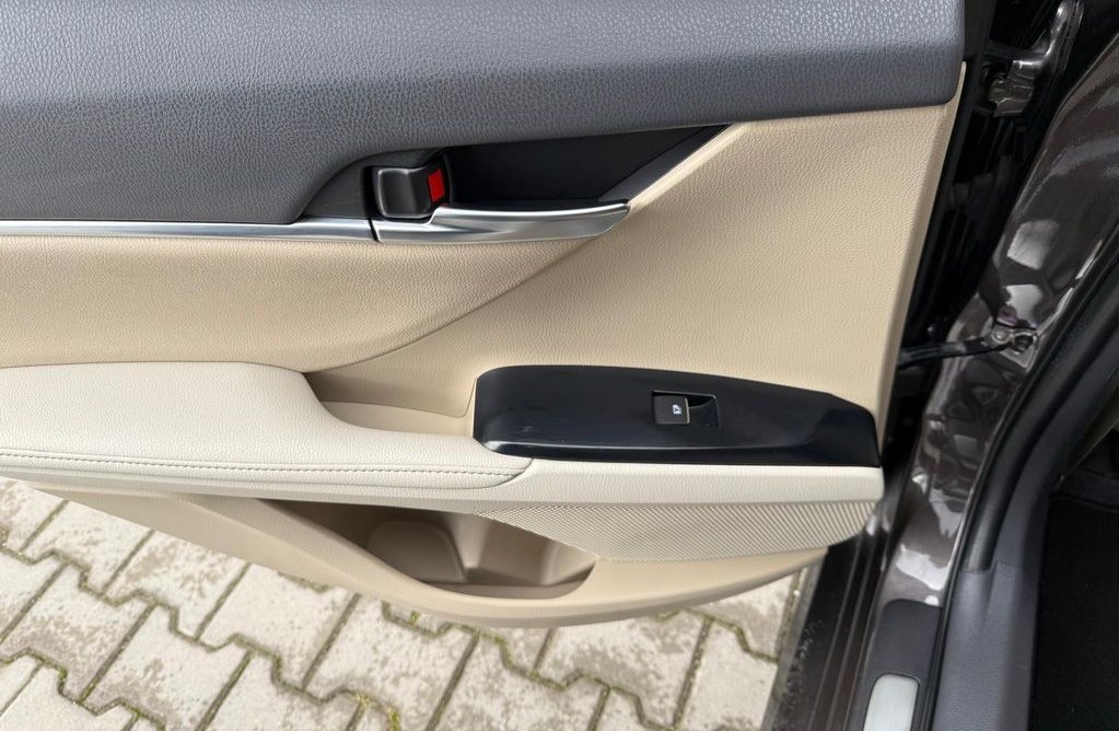 Toyota Camry 2.5 Hybrid 2019 24