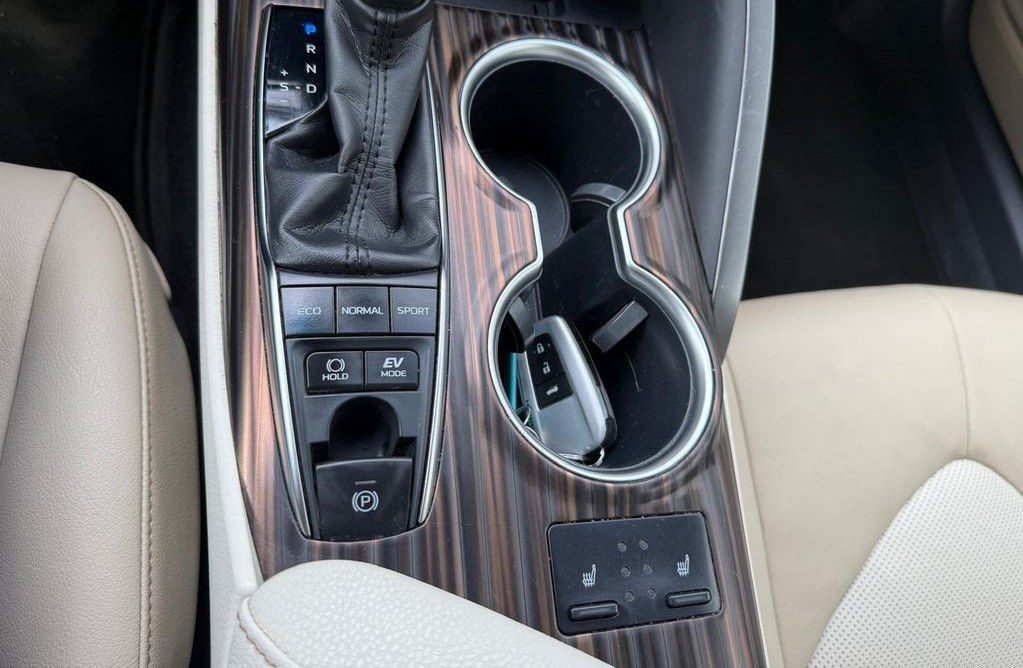 Toyota Camry 2.5 Hybrid 2019 23