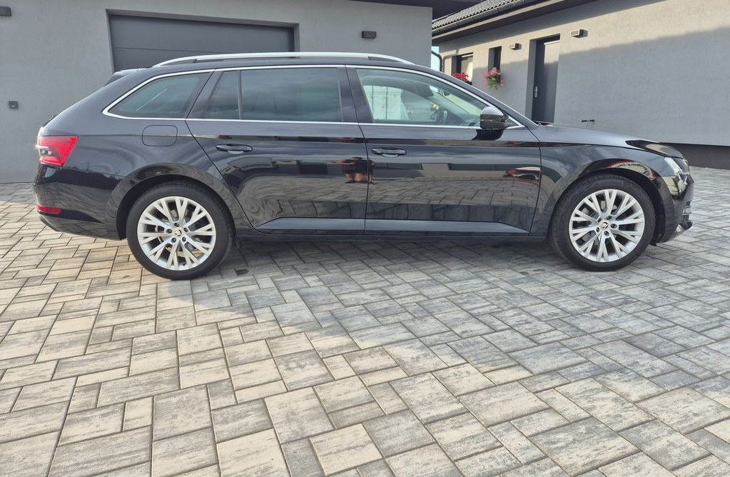 Škoda Superb 2.0 2023 8