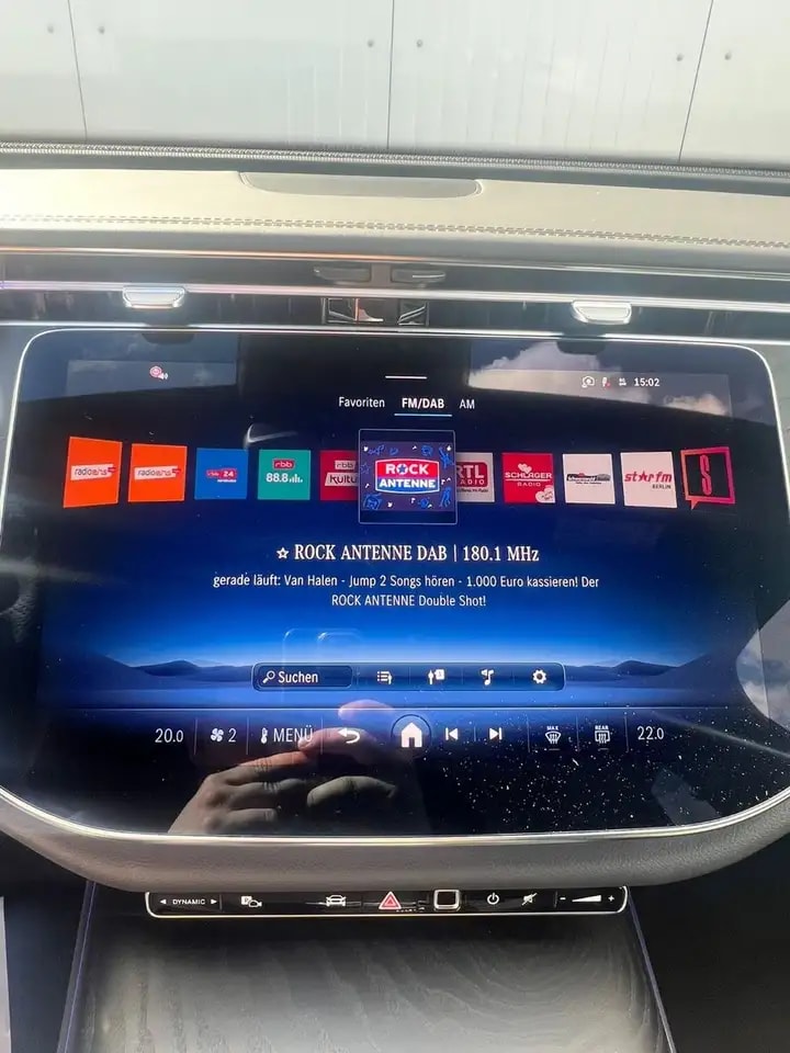 Mercedes-Benz E 200 AMG-LINE NIGHT-PAK 9G-TR KAMERA KEYLESS-GO 19