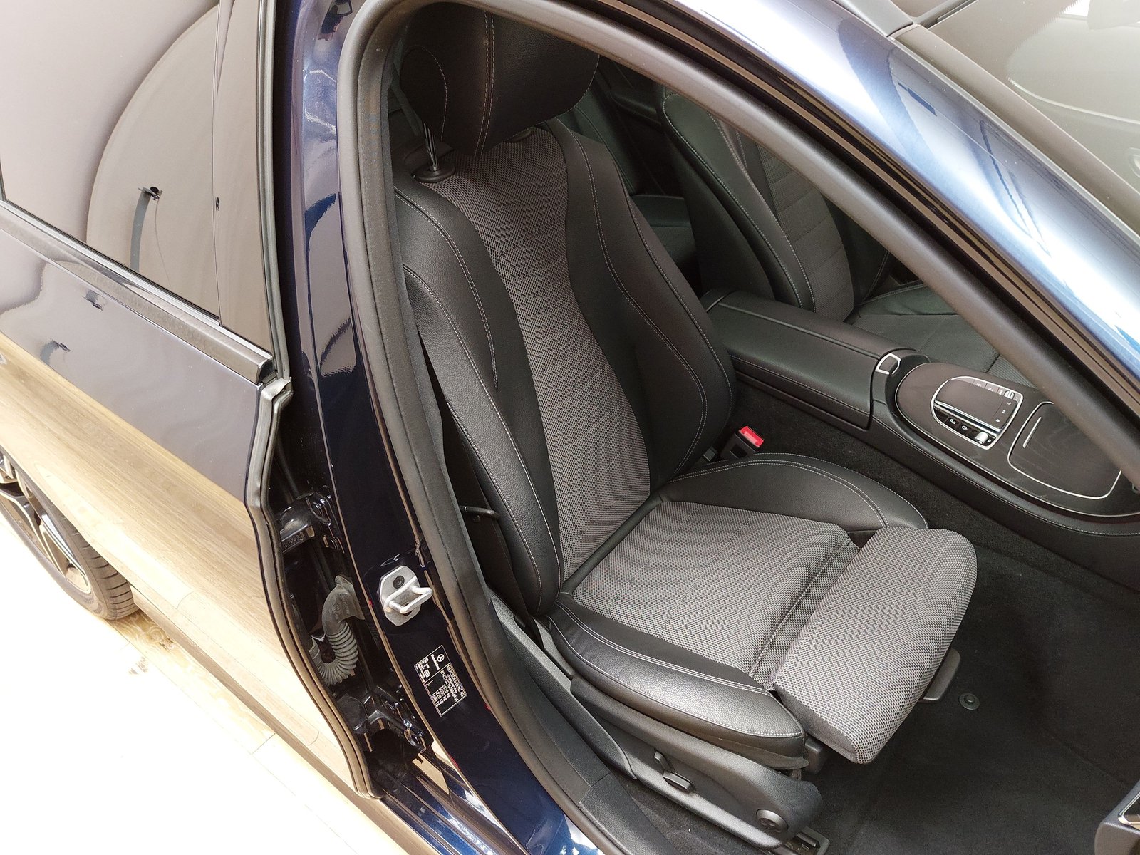 Mercedes-Benz E 300 T de AMG-Line AMG-LINE NAVI KLIMAAUT LED RADIO 10