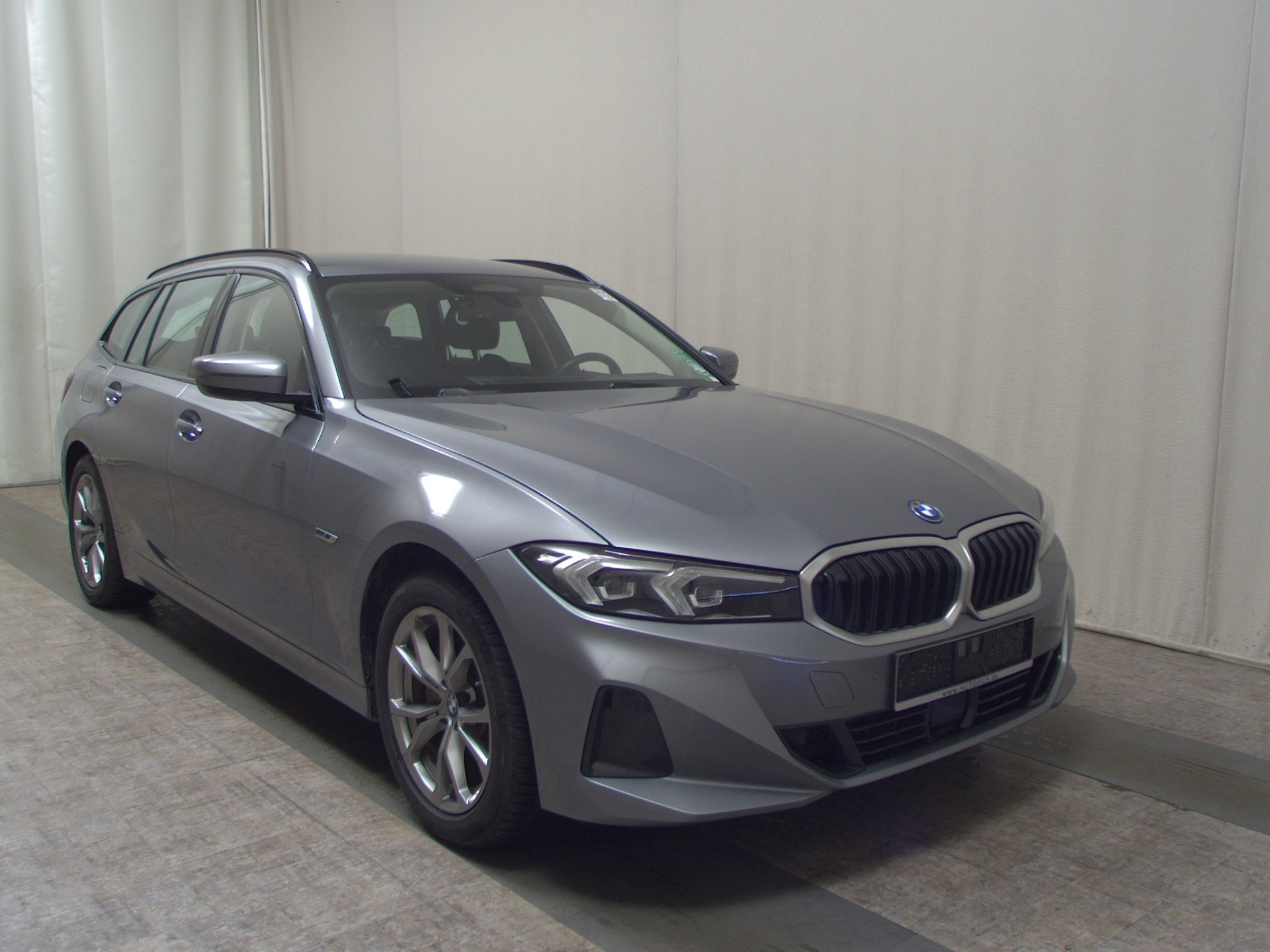 BMW 330e Touring T-Leder Navi LED Curved 3