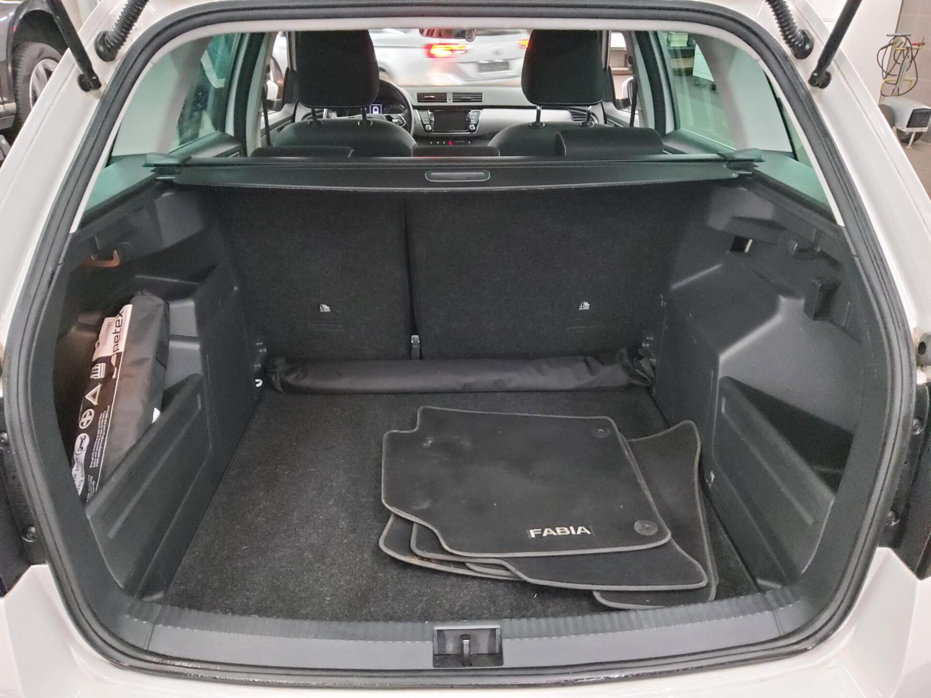 Skoda Fabia Kombi 1.0 TSI Style Navi PDC SHZ 11