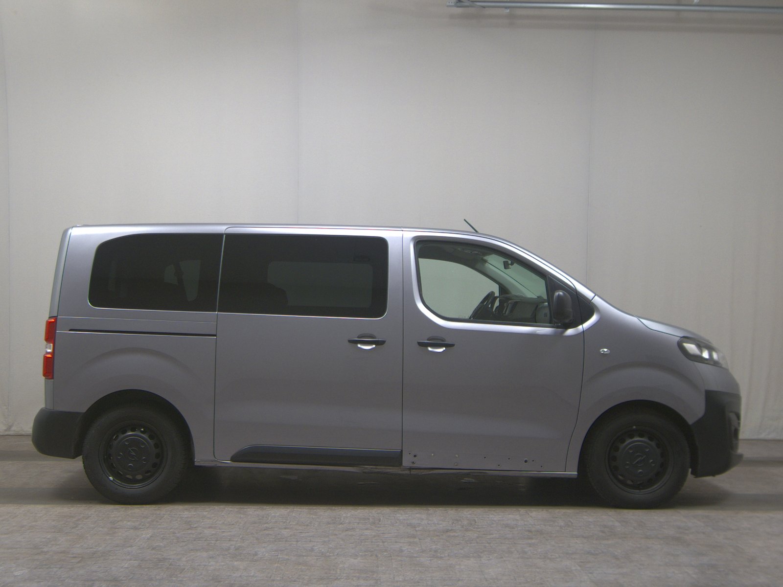 Opel Vivaro 2.0 D 9-Sitze Navi RKF AHK