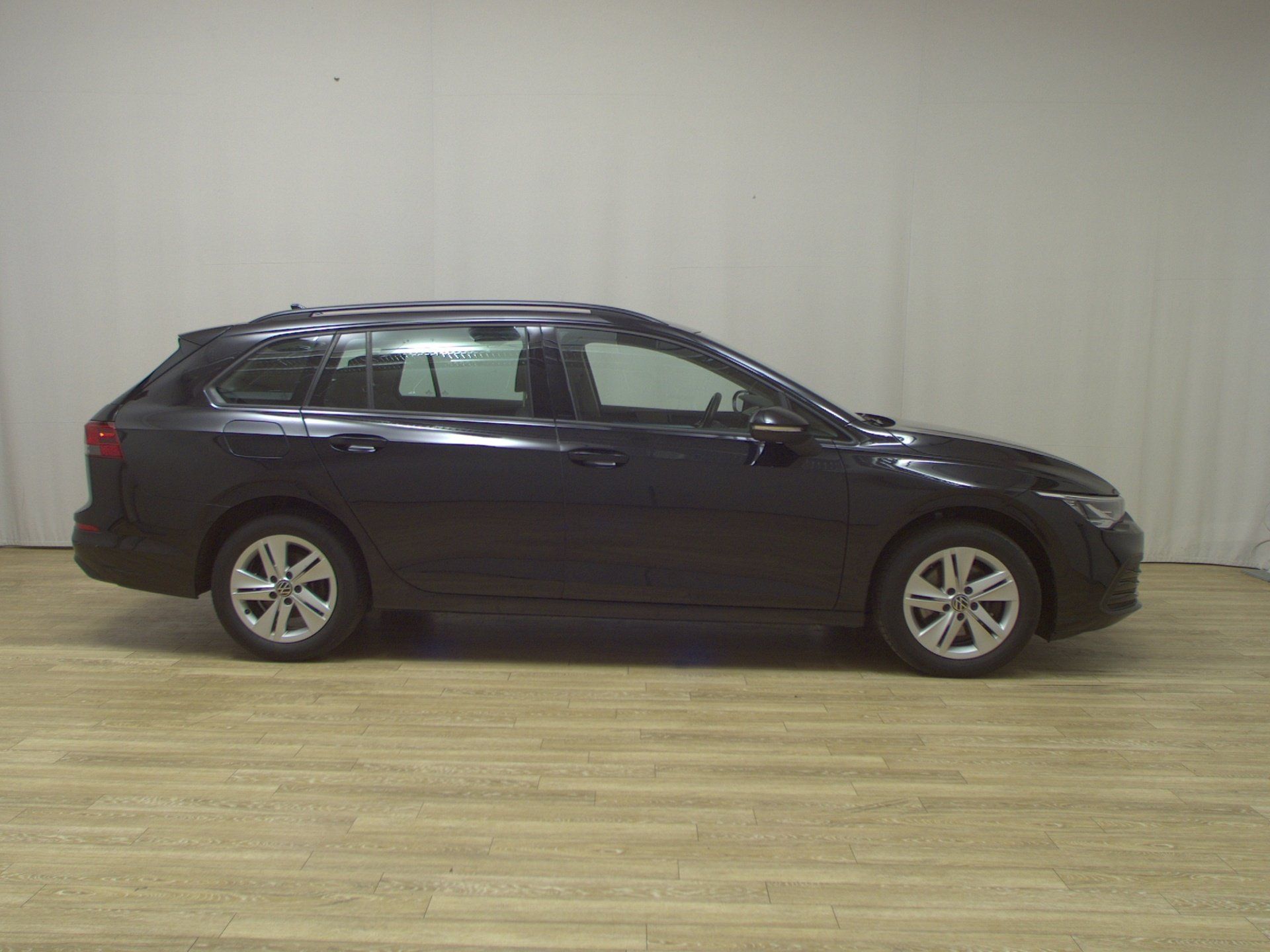 Volkswagen Golf-8 Var. 2.0 TDI Life Navi LED DC PDC