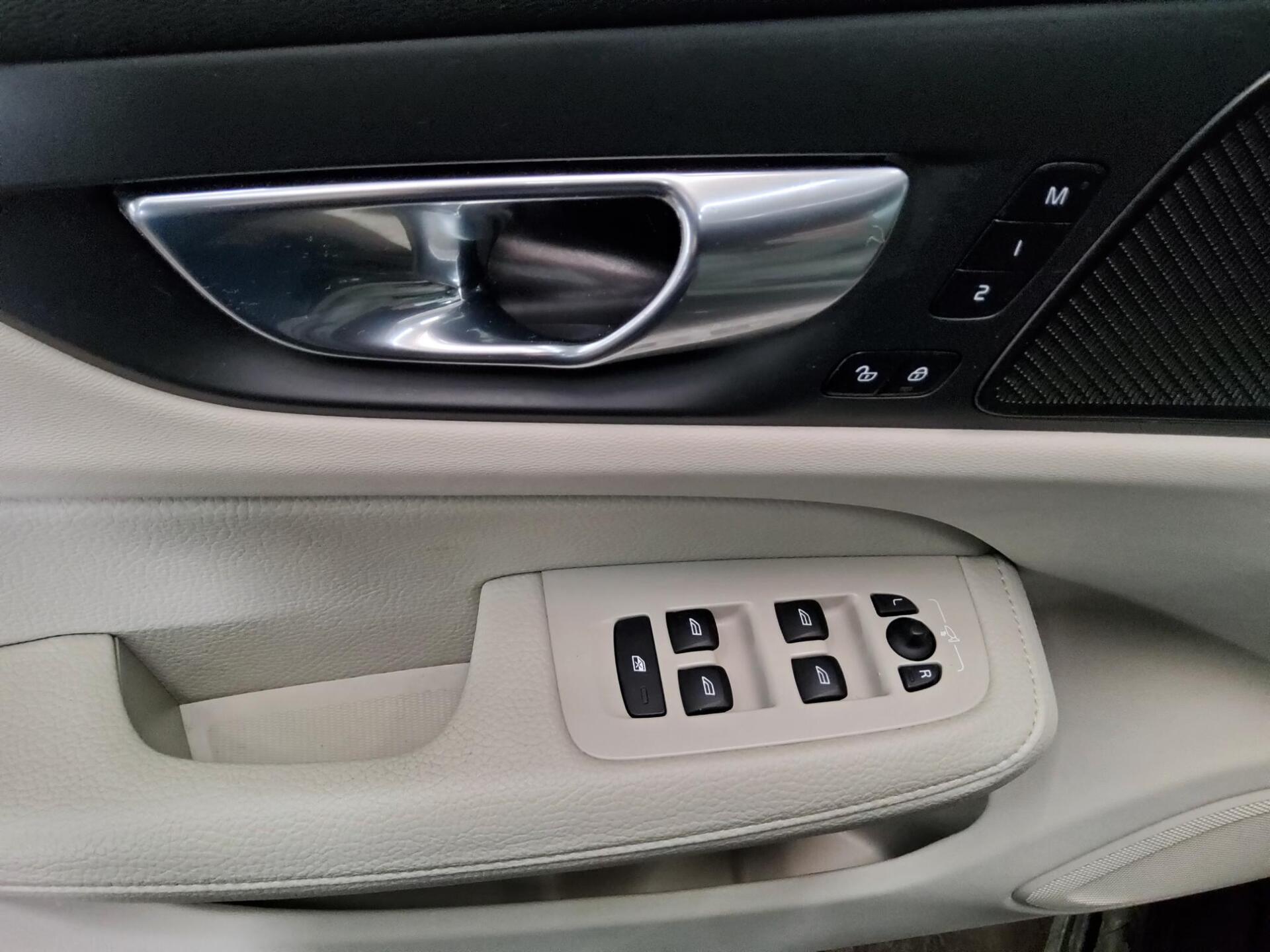 Volvo V60 T6 AWD Inscription Leder Navi LED 10