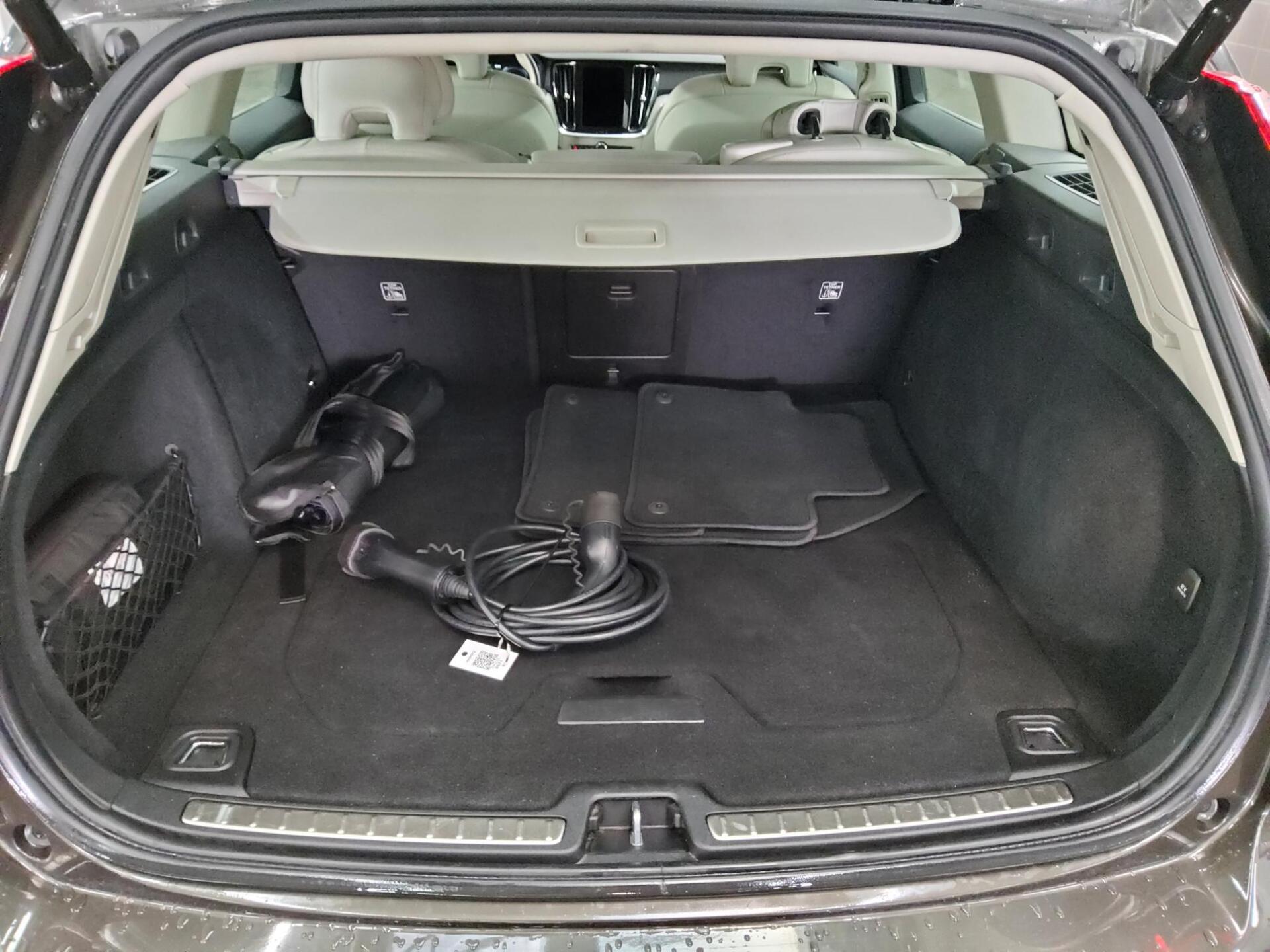 Volvo V60 T6 AWD Inscription Leder Navi LED 12