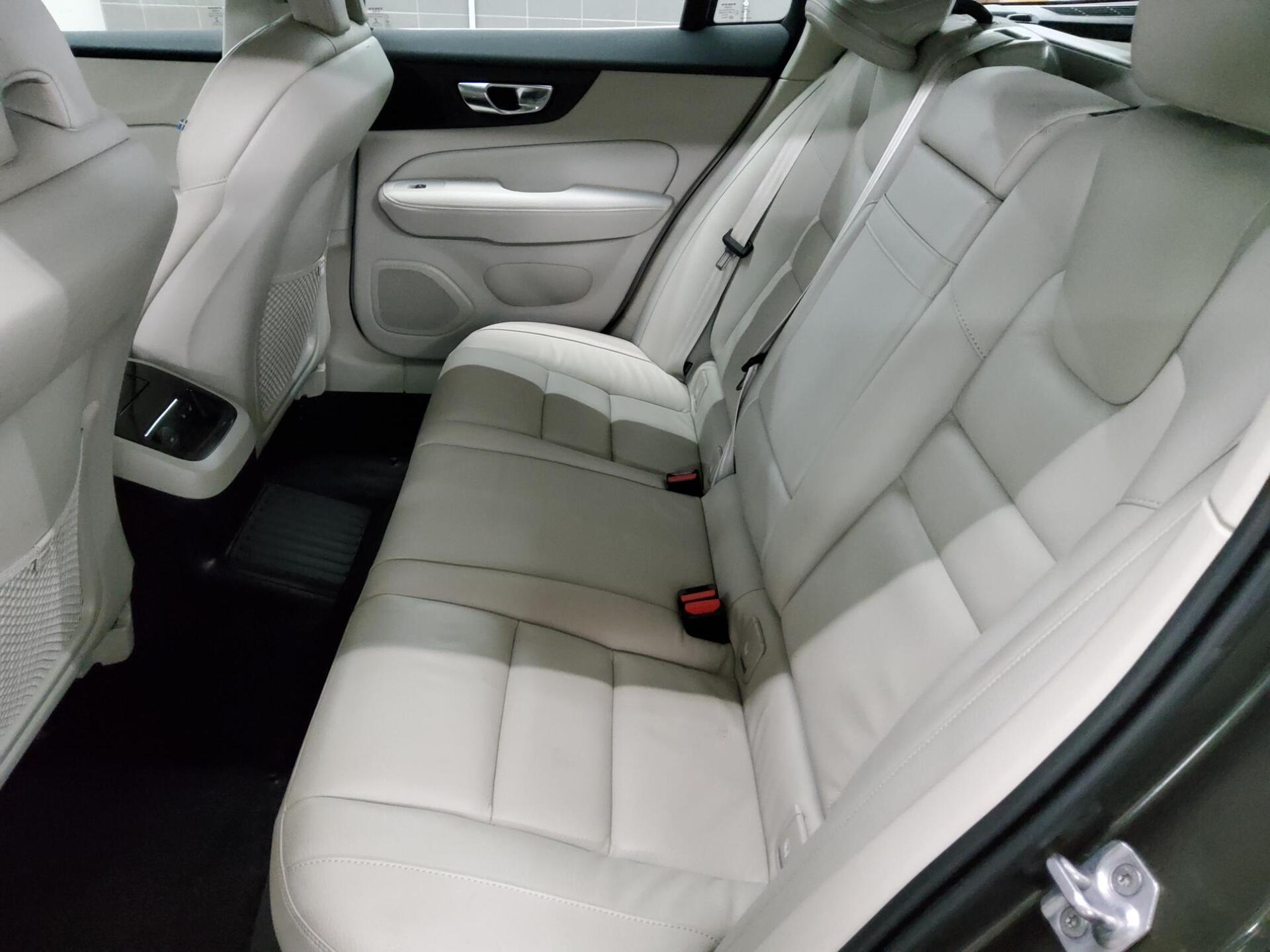 Volvo V60 T6 AWD Inscription Leder Navi LED 13