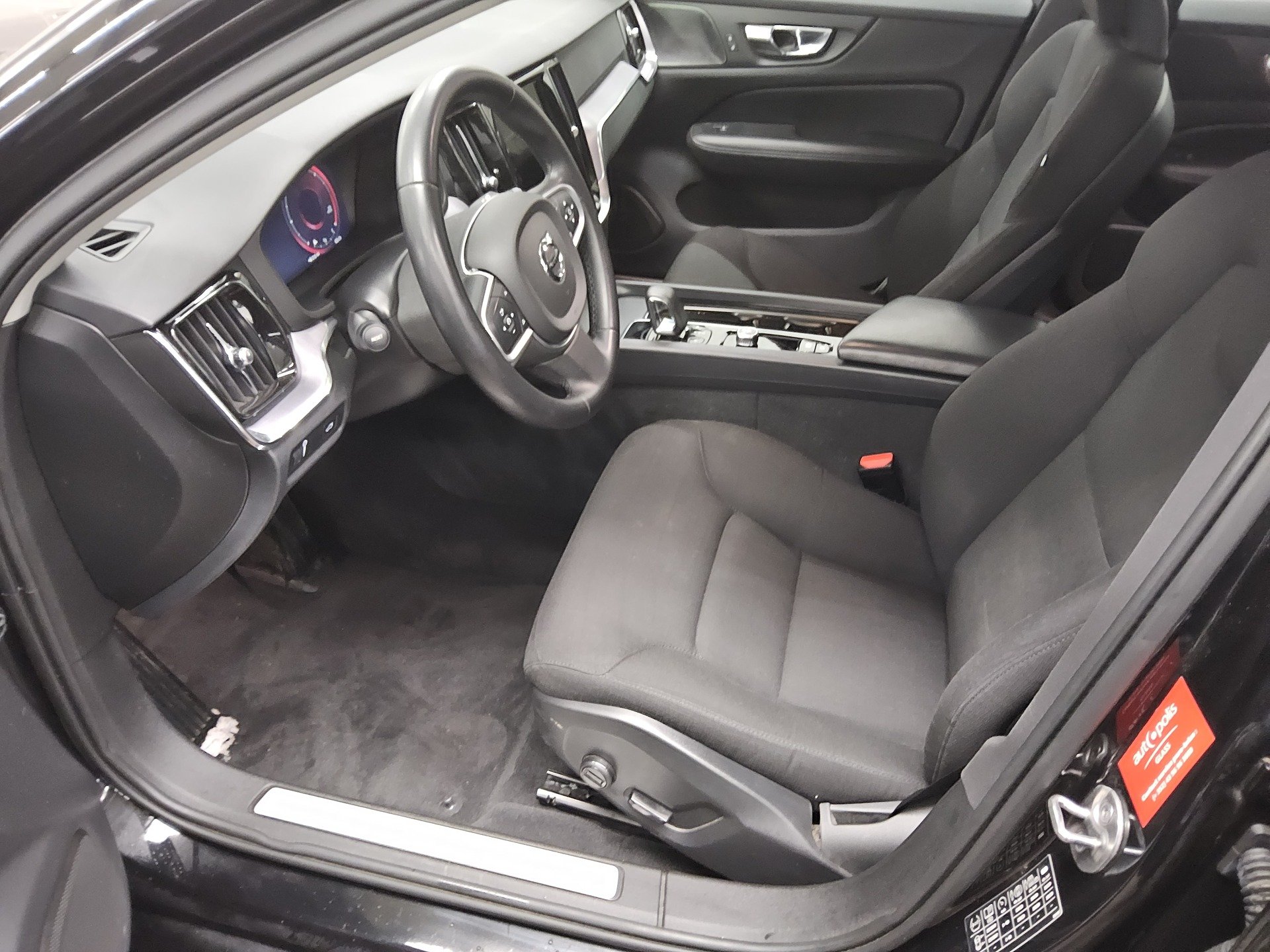 Volvo V60 B4 D Momentum Pro AHK Navi LED 9