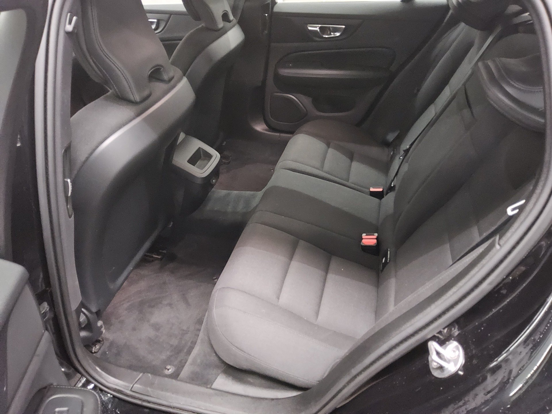 Volvo V60 B4 D Momentum Pro AHK Navi LED 13