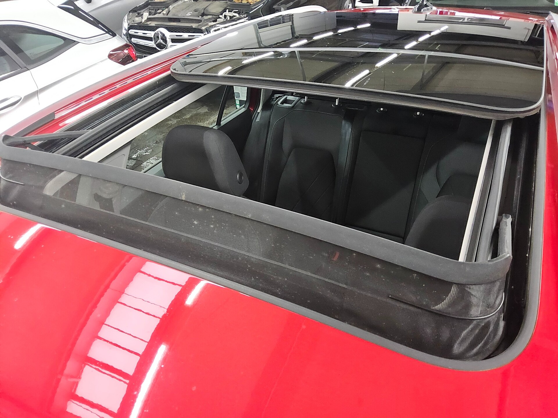 Volkswagen Golf-8 Var. 2.0 TDI Life Navi Matrix Pano StHzg 12