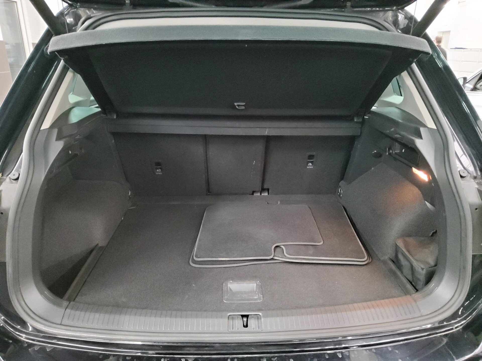 Volkswagen Tiguan 2.0 TSI 4M Highline Navi LED AID Pano HuD 12