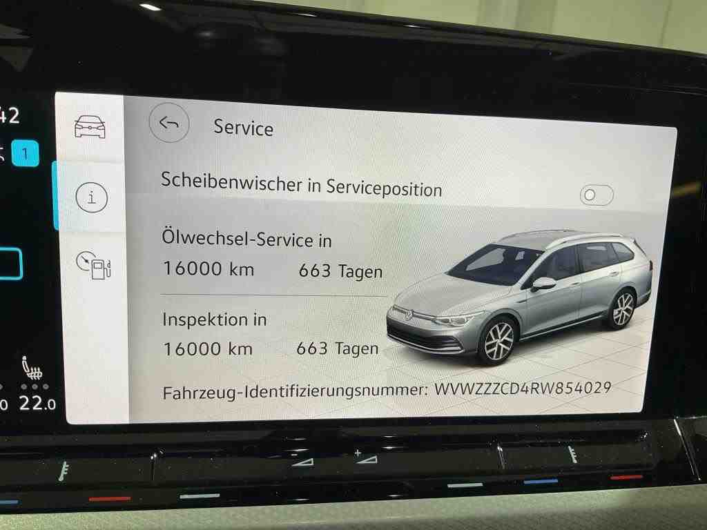 Volkswagen Golf-8 Variant Golf-8 Var. 2.0 TDI Move Pano AHK H/K Sthzg 10