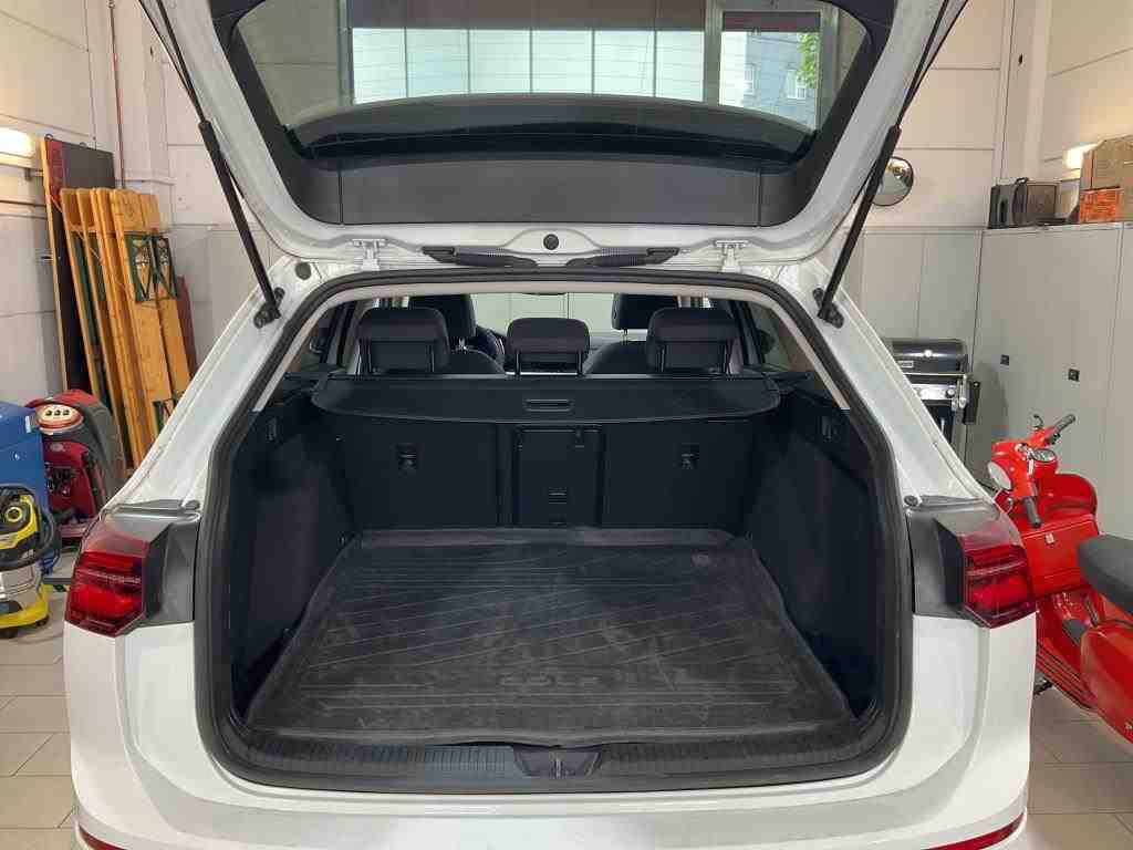 Volkswagen Golf-8 Variant Golf-8 Var. 2.0 TDI Move Pano AHK H/K Sthzg 11