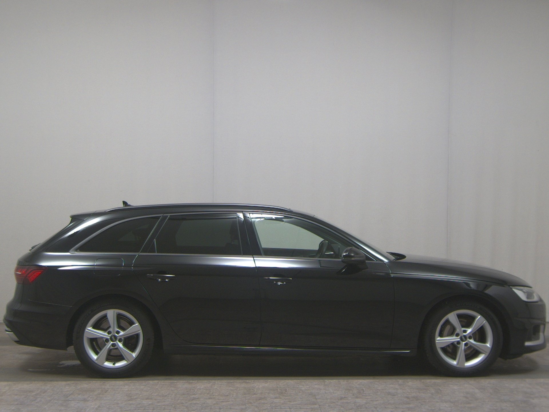 Audi A4 Avant 40 TDI advanced Navi LED Pano AHK RfK