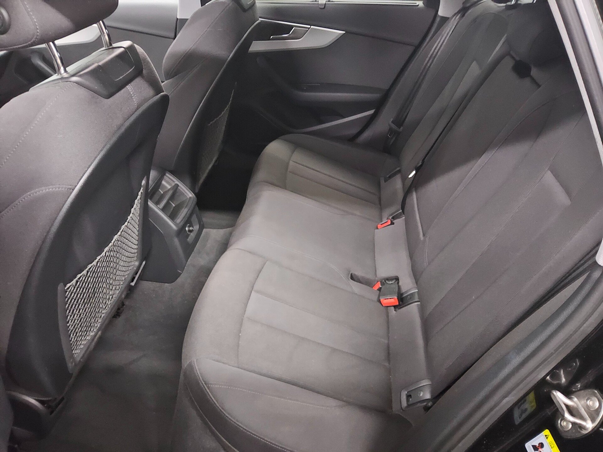 Audi A4 Avant 40 TDI advanced Navi LED Pano AHK RfK 13