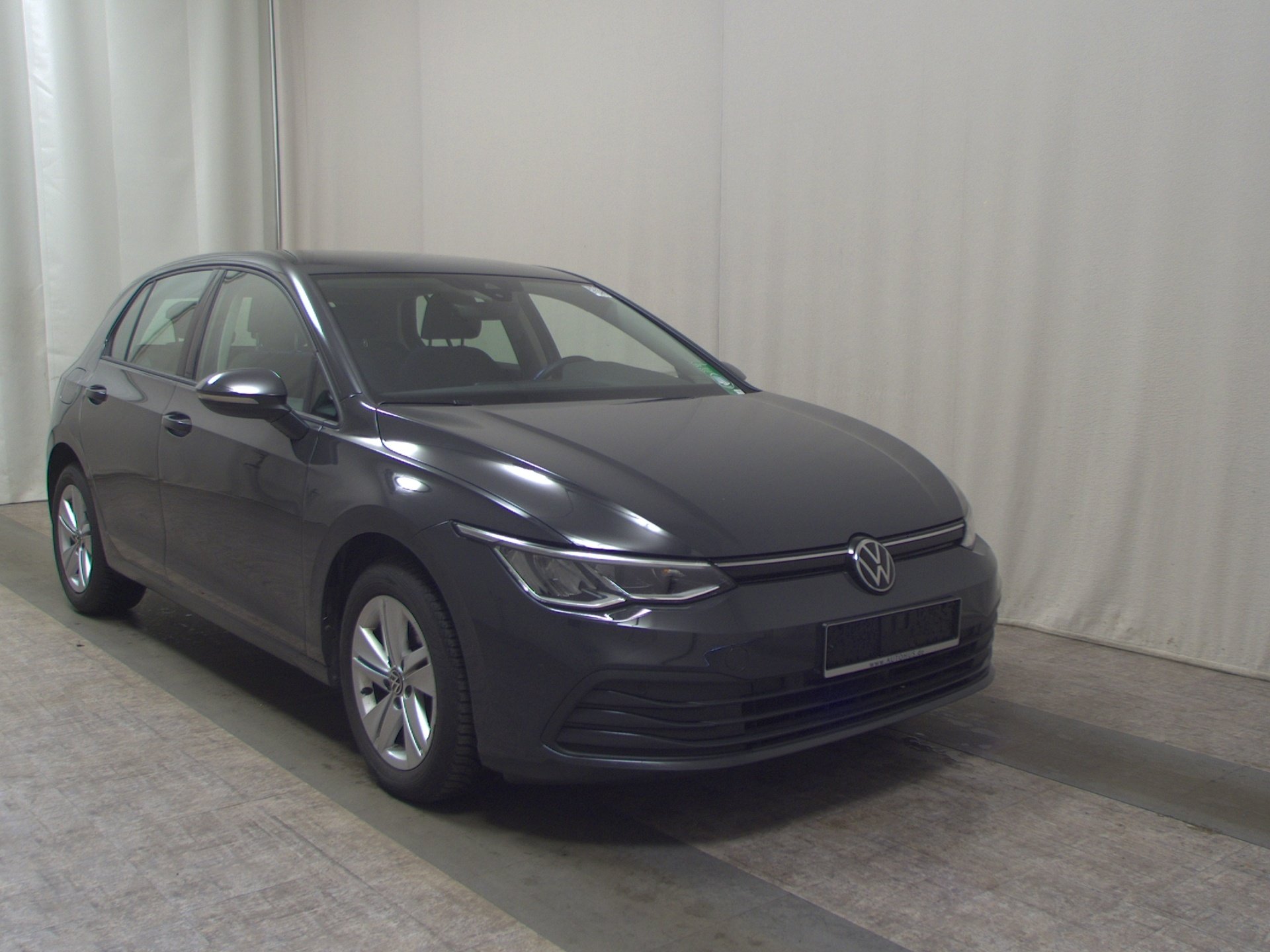 Volkswagen Golf-8 2.0 TDI Life Navi LED AID ACC PDC 3