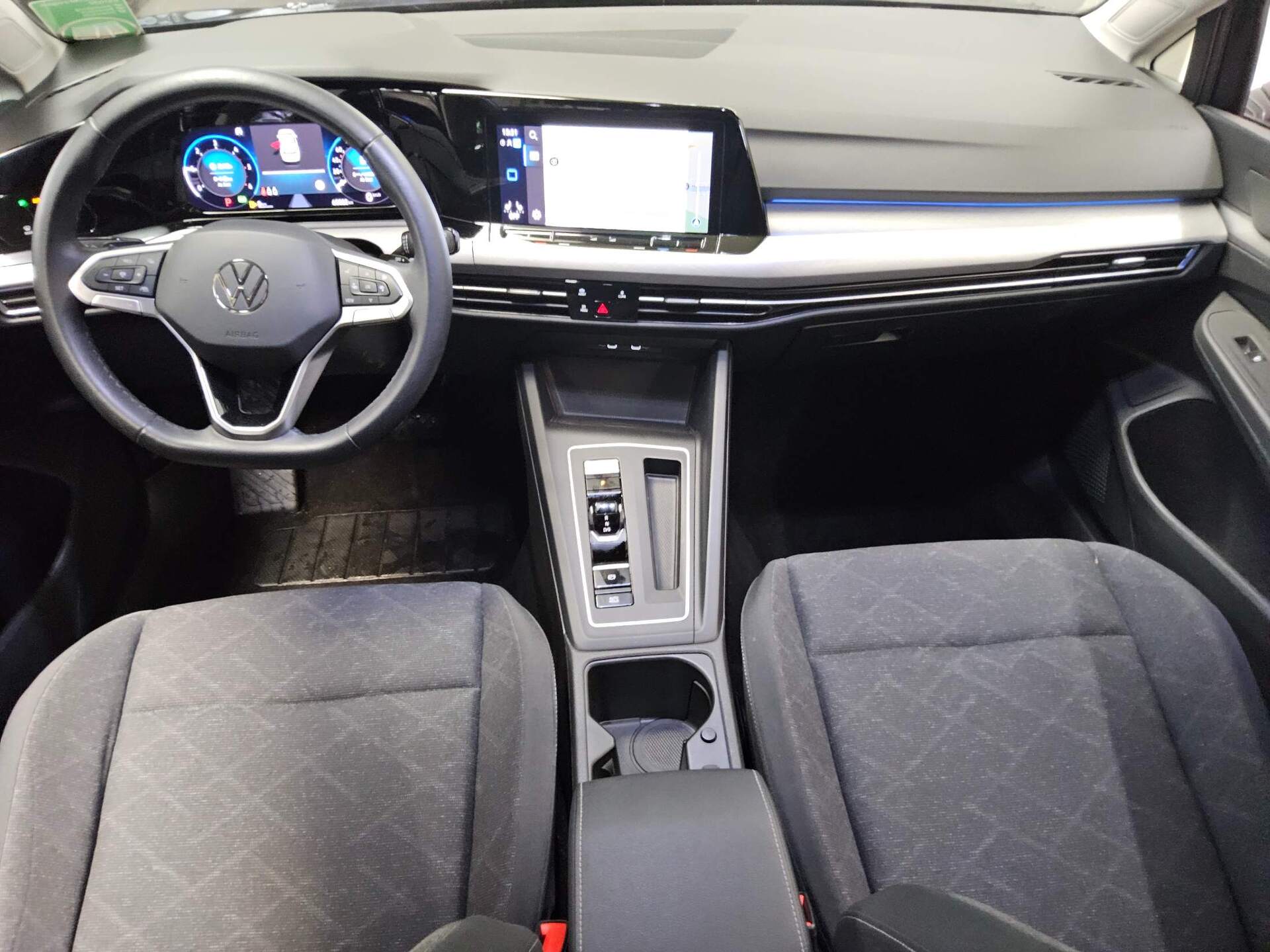 Volkswagen Golf-8 2.0 TDI Life Navi LED AID ACC PDC 5