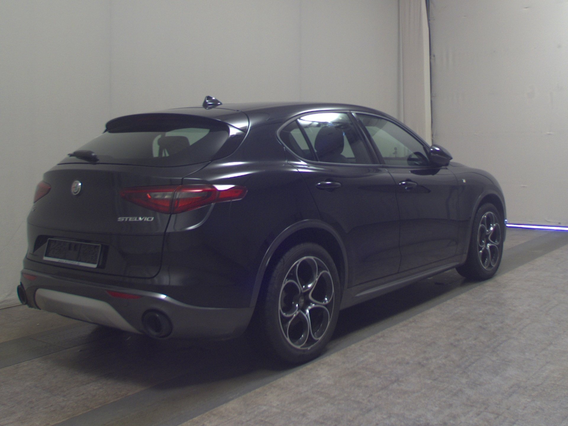 Alfa Romeo Stelvio 2.2 JTDM Leder Navi Xenon RfK PDC Shz 4
