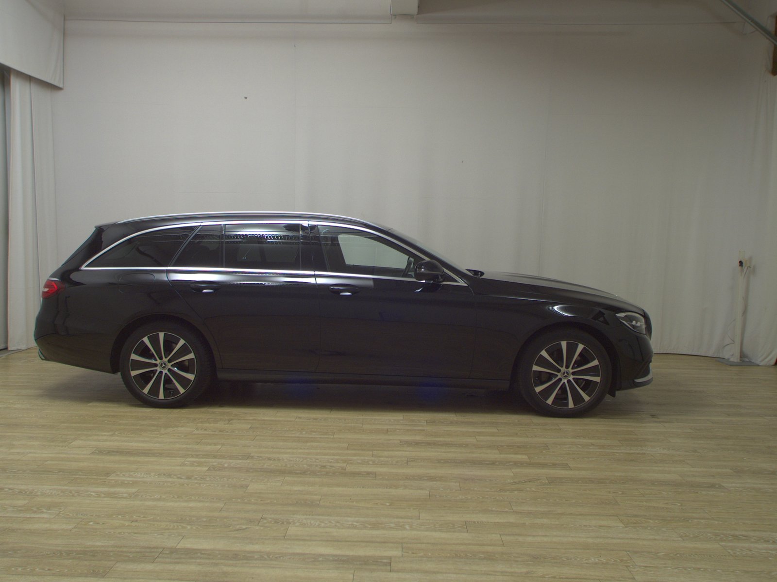 Mercedes-Benz E 300 T e Avantgarde T-Leder Navi LED RFK Wide