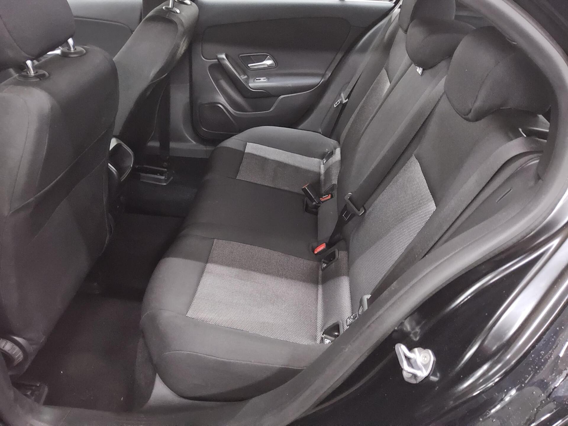 Mercedes-Benz A 250 e Navi Kamera Shz Distronic+ 13